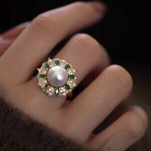 🌿 ELEGANT STATEMENT! Natural Pearl, Emerald Green & Diamond Simulant Ring!